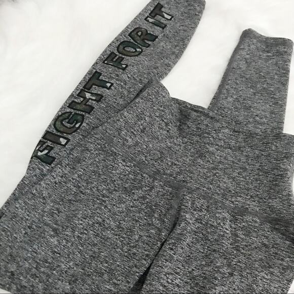 Bandier x Good Hyouman Legging - Picture 6 of 7